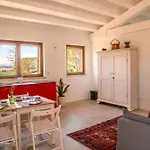 Casa de Férias Casale Medi - Nuove Ed Eleganti Con Giardino, Vista E Piscina Condivisa