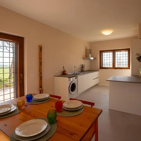 Casale Medi - Nuove Ed Eleganti Con Giardino, Vista E Piscina Condivisa Vakantiehuis Belvedere Ostrense