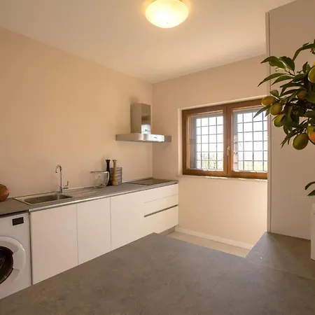 Casale Medi - Nuove Ed Eleganti Con Giardino, Vista E Piscina Condivisa Vakantiehuis *